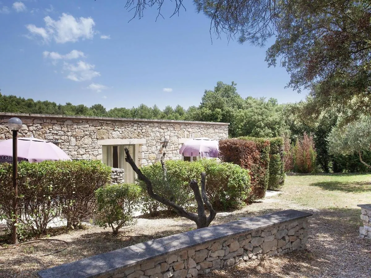 Neat Holiday Home With Ac, 3 Km From The Center Of Gordes