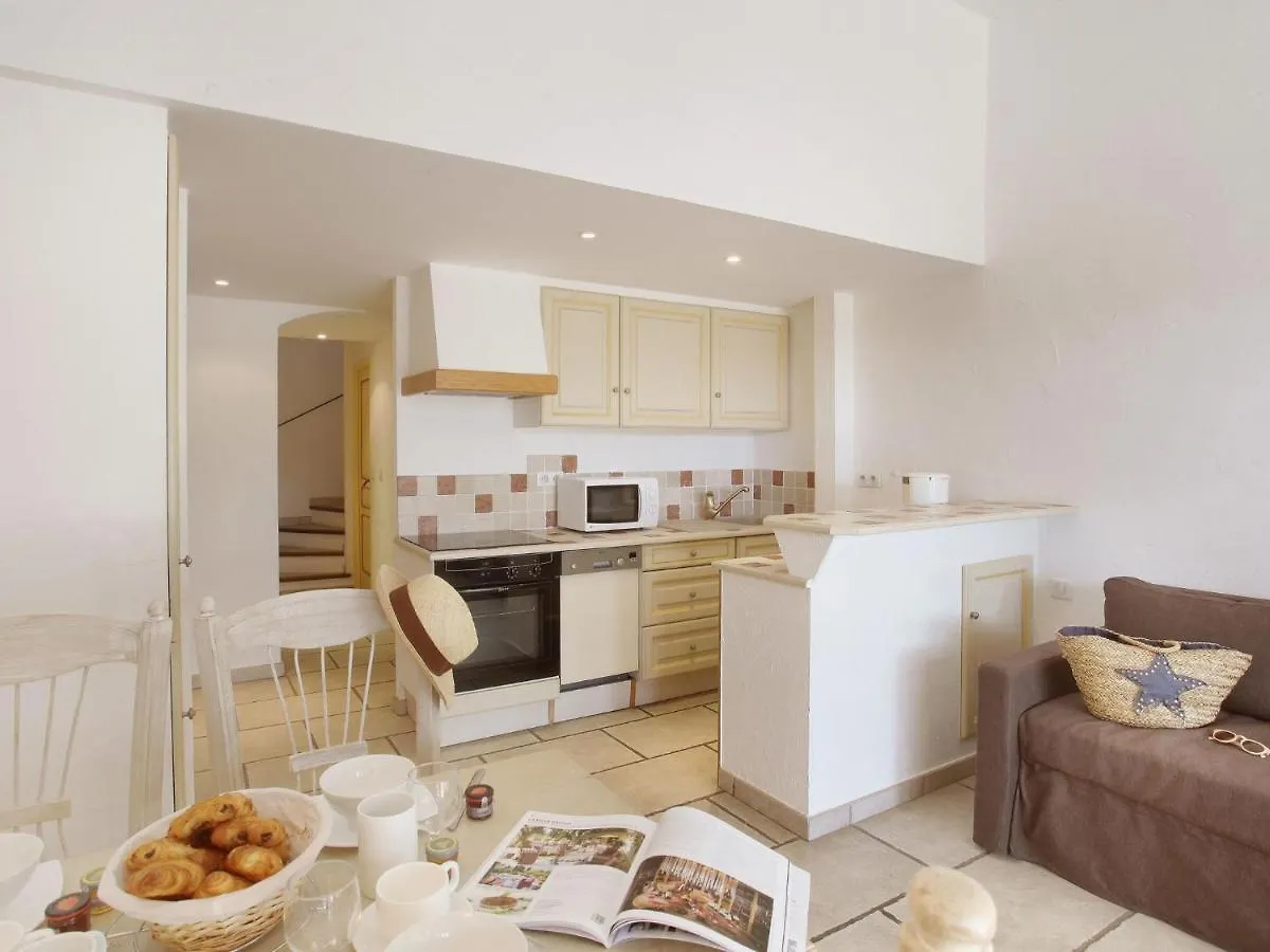 Neat Holiday Home With Ac, 3 Km From The Center Of Gordes