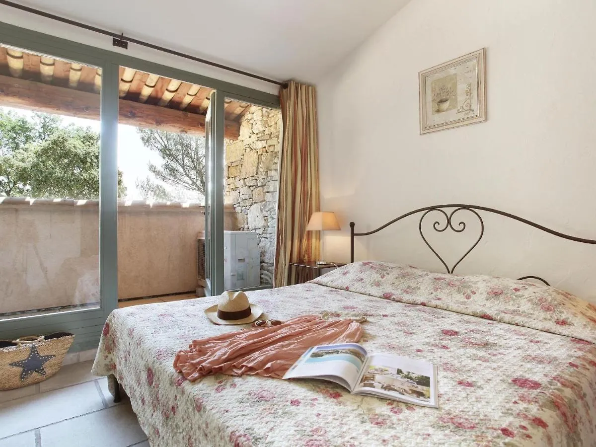 Neat Holiday Home With Ac, 3 Km From The Center Of Gordes Frankrig