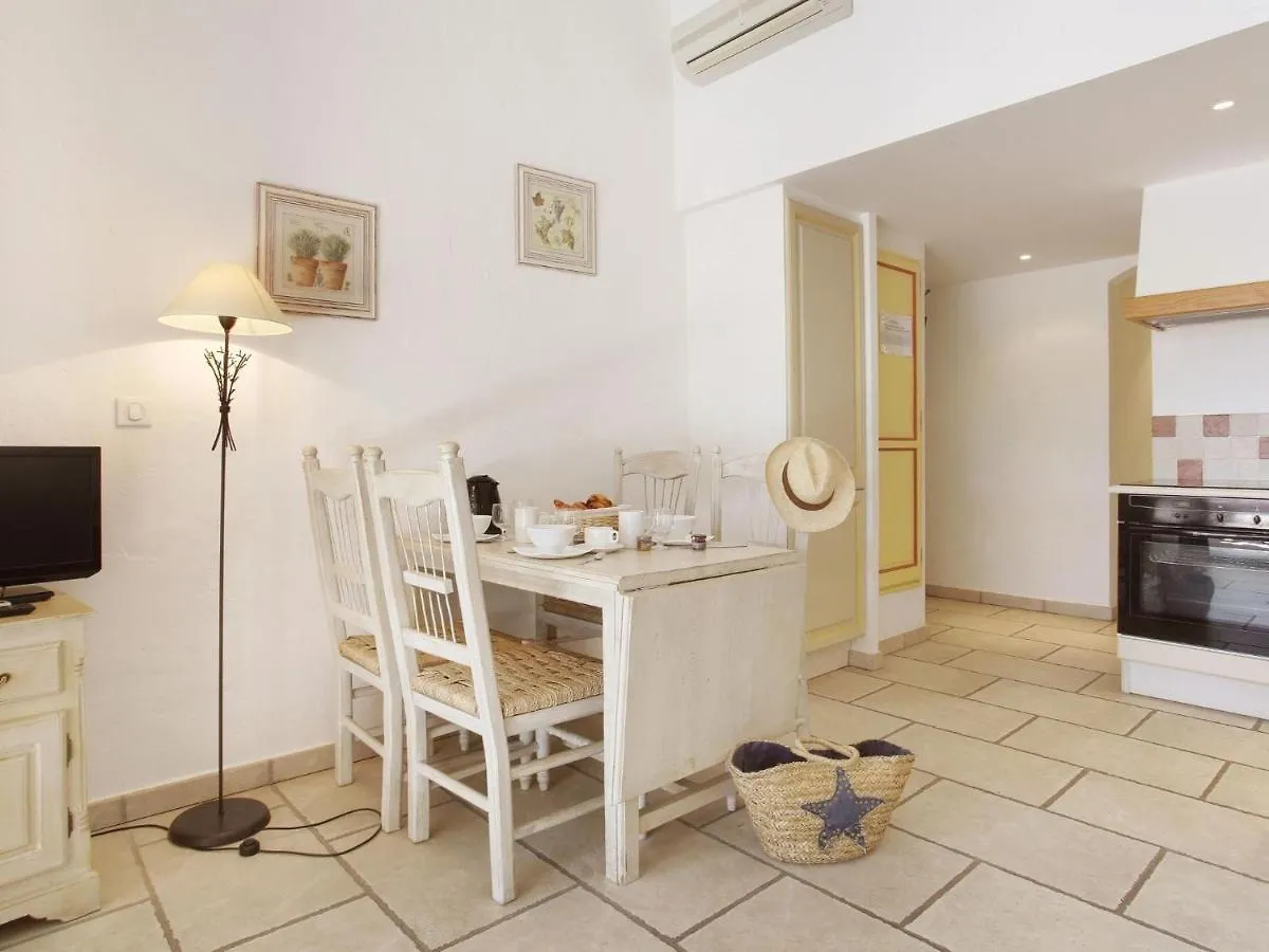 Neat Holiday Home With Ac, 3 Km From The Center Of Gordes
