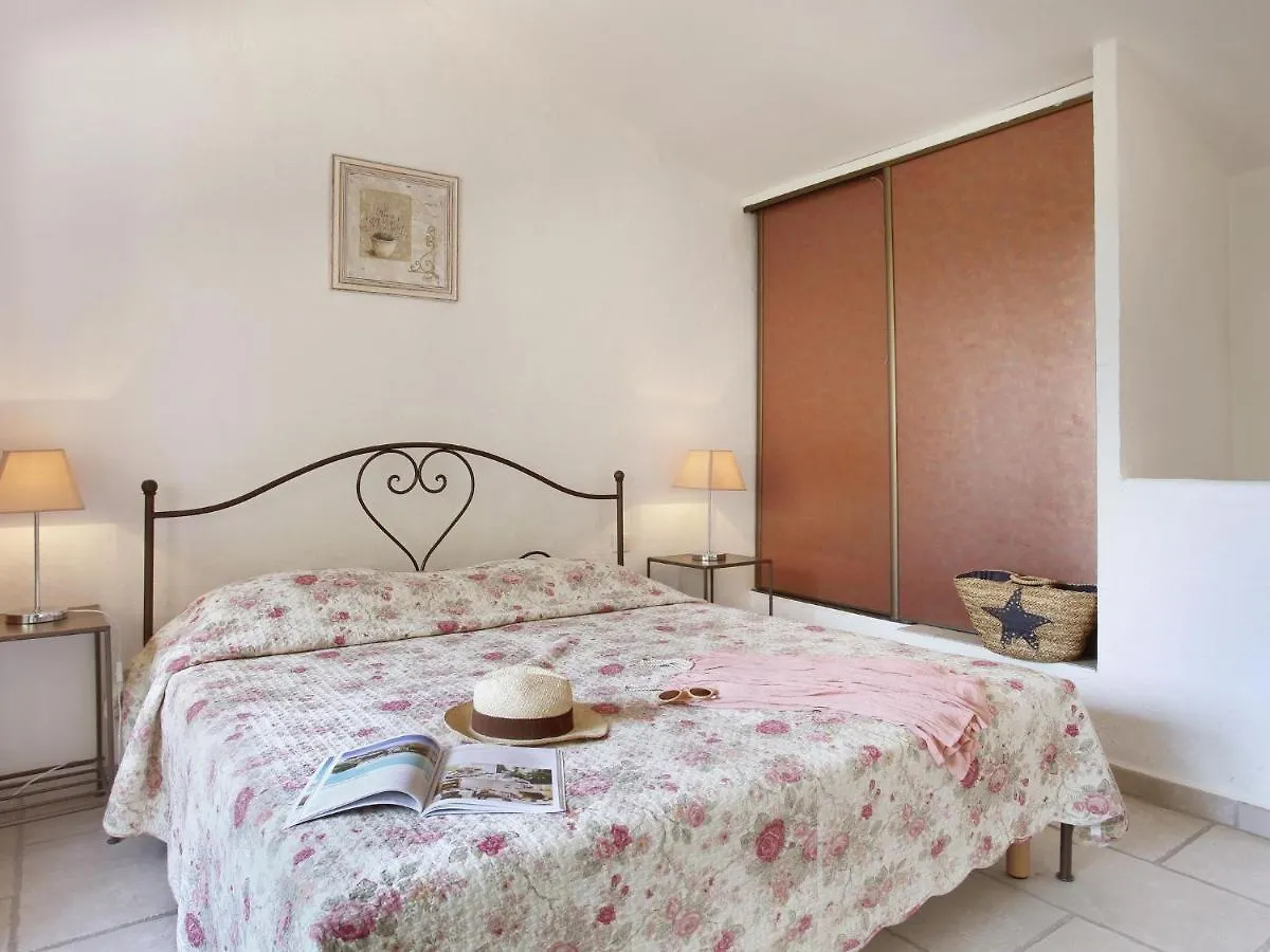 Neat Holiday Home With Ac, 3 Km From The Center Of Gordes